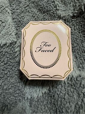 Too Faced Diamond Highlighter in Diamond Fire